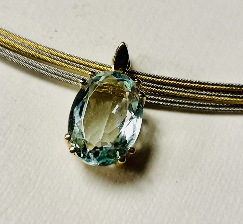 Aquamarin Anhänger oval 750GG